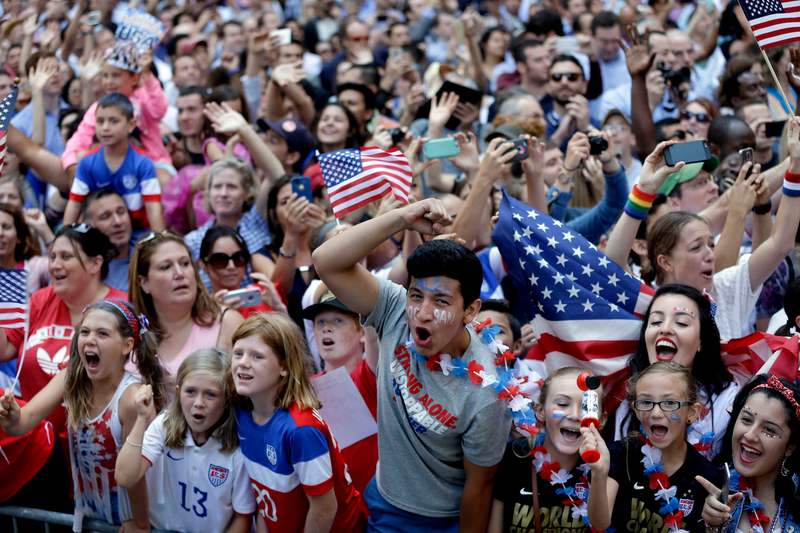Illustration for article titled Scenes From The USWNT's Victory Parade